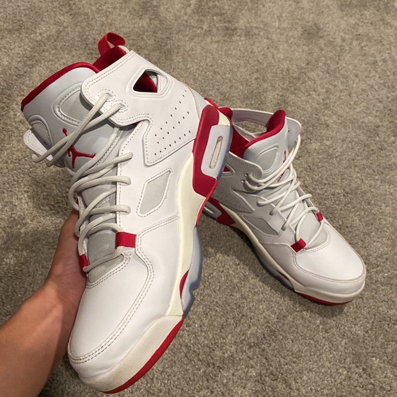 Selling white/red Jordan’s flight club 91,size 9. - Picture 4 of 6